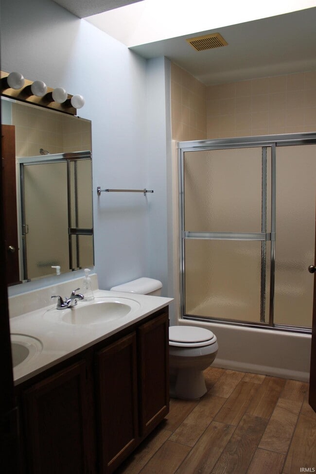 Building Photo - 6034 Sawmill Woods Dr