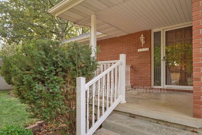 Building Photo - 2053 S Hillcrest Ave