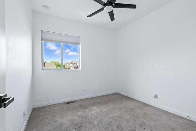 Building Photo - 6619 Mariposa Ct