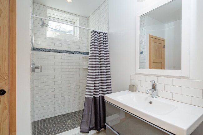 Building Photo - 22 St Mary's Rd