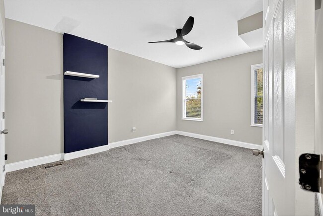 Building Photo - 2417 Washington St