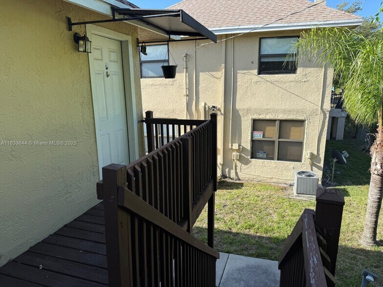 Building Photo - 423 53rd St
