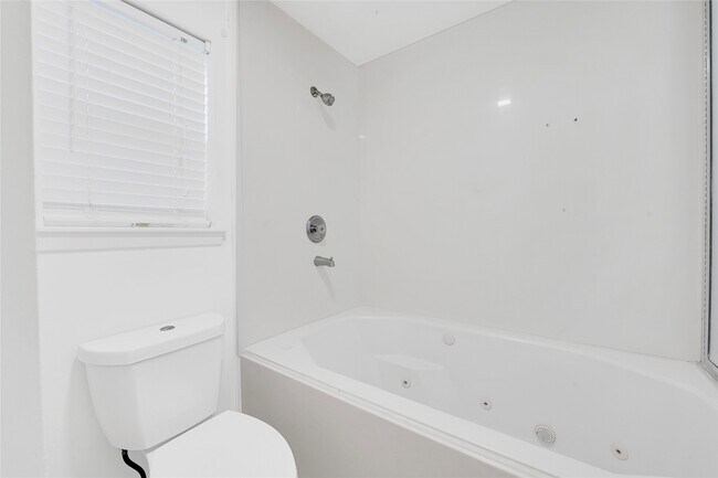 Building Photo - 8802 Tanager St