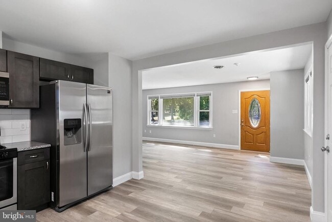 Building Photo - 405 Hamilton Rd