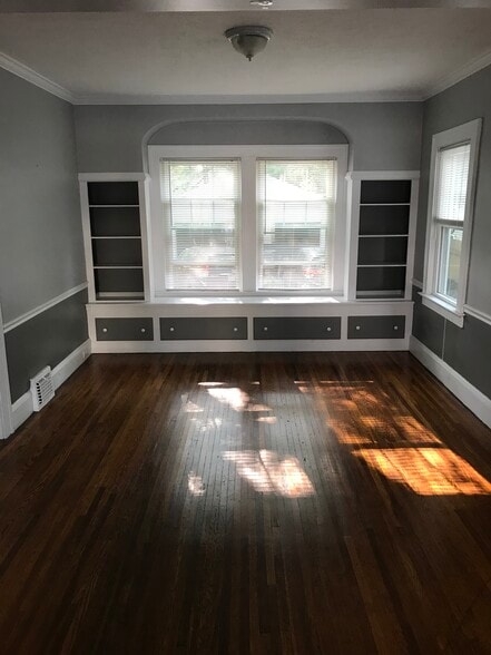 Building Photo - 1533 Warren Rd