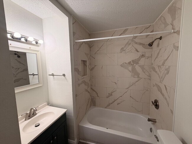 Building Photo - 1538 Mansfield Dr