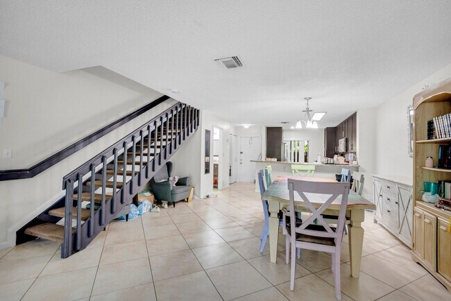 Building Photo - 7690 Lago Del Mar Dr