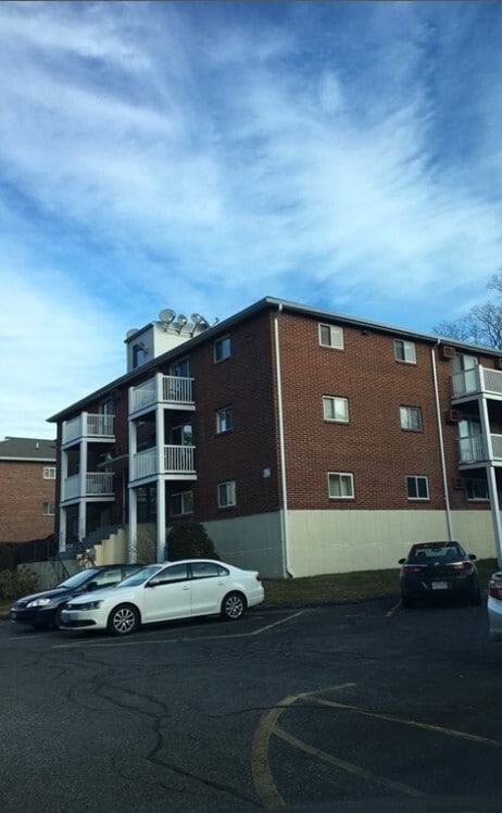 Building Photo - 616 Boston Post Rd E