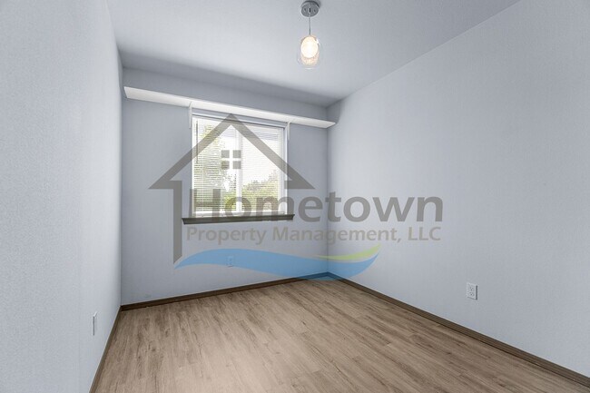 Building Photo - 223 4th St