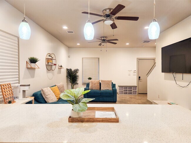 Building Photo - 5910 Shelburne St