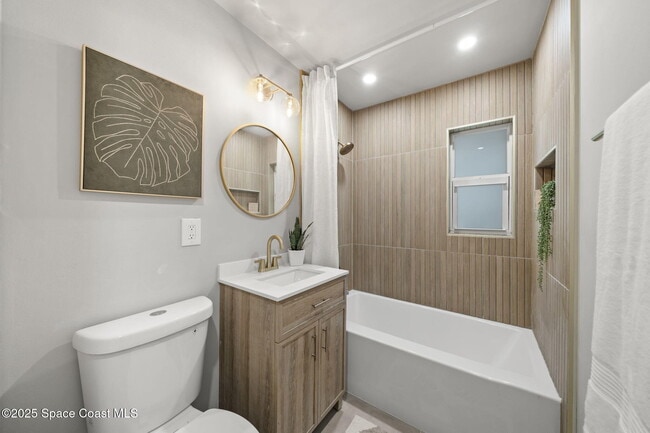 Building Photo - 325 Eva St NE