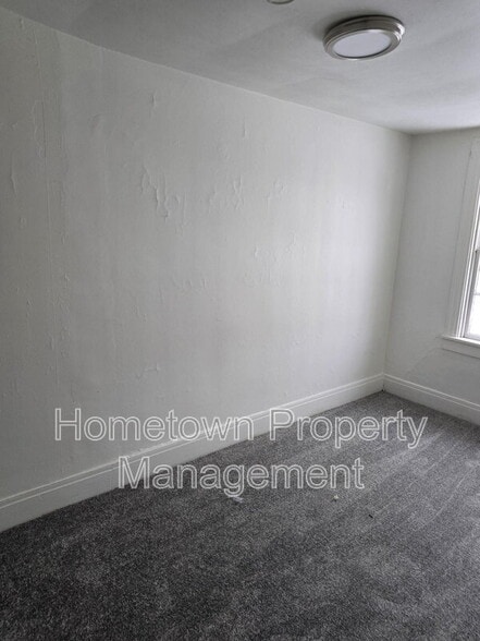 Building Photo - 108 S High St