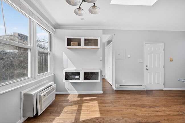 Building Photo - 354 1st St