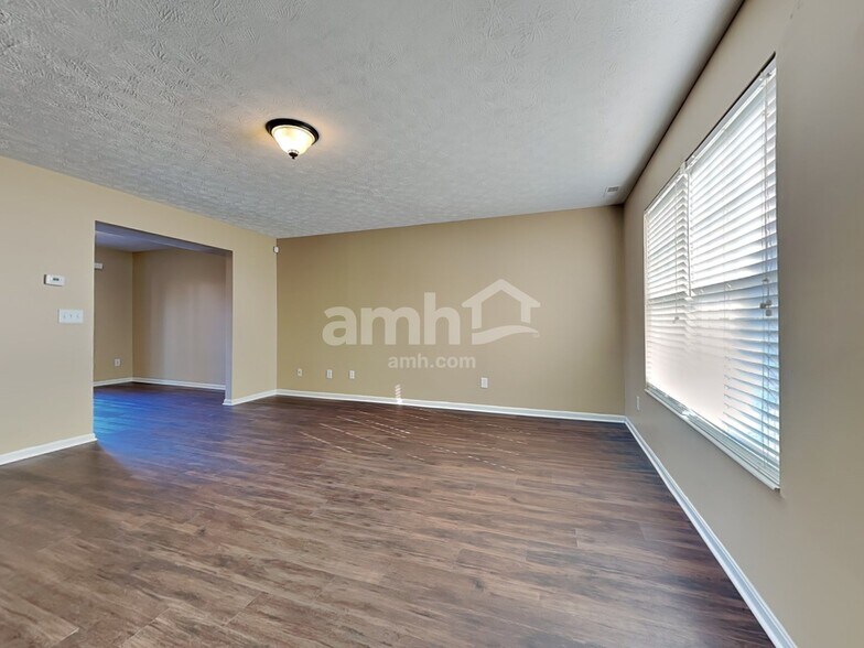 Building Photo - 18 Robin Way