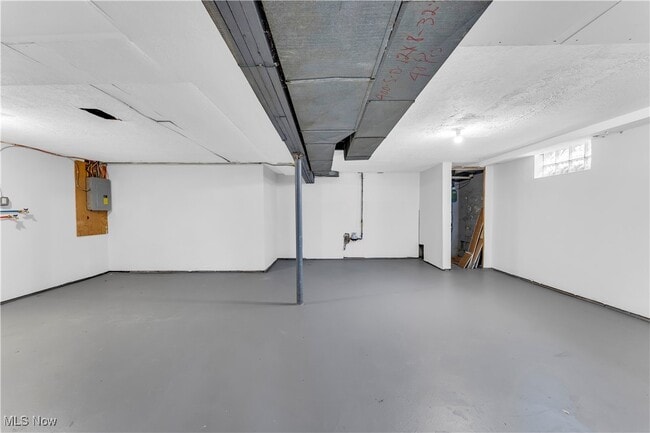Building Photo - 1253 Hilltop Dr