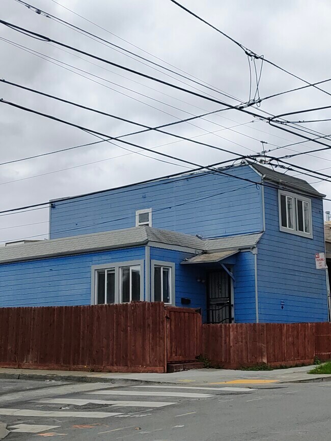 Building Photo - 201 Paul Ave