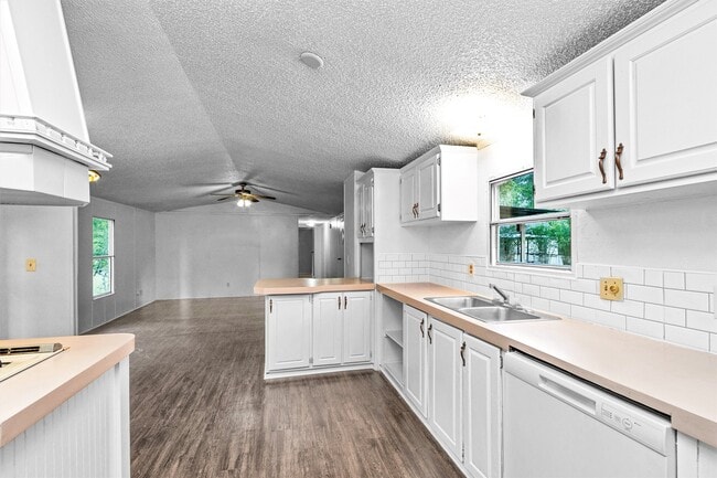 Building Photo - 19339 Forest Ln Cir