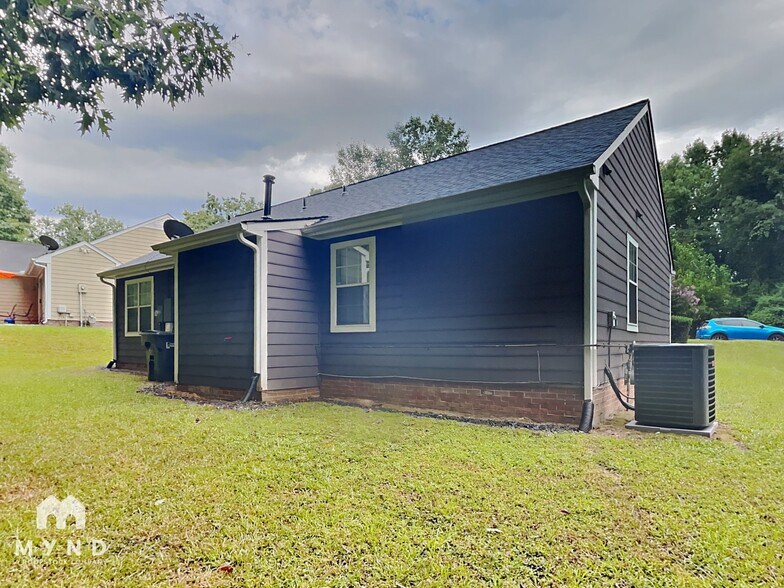 Building Photo - 2028 Collier Rd