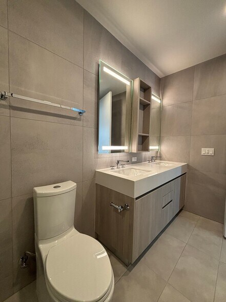 Building Photo - 113 NW 24th St