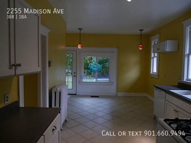 Building Photo - Newly renovated 2/3 BR bungalow in trendy ...