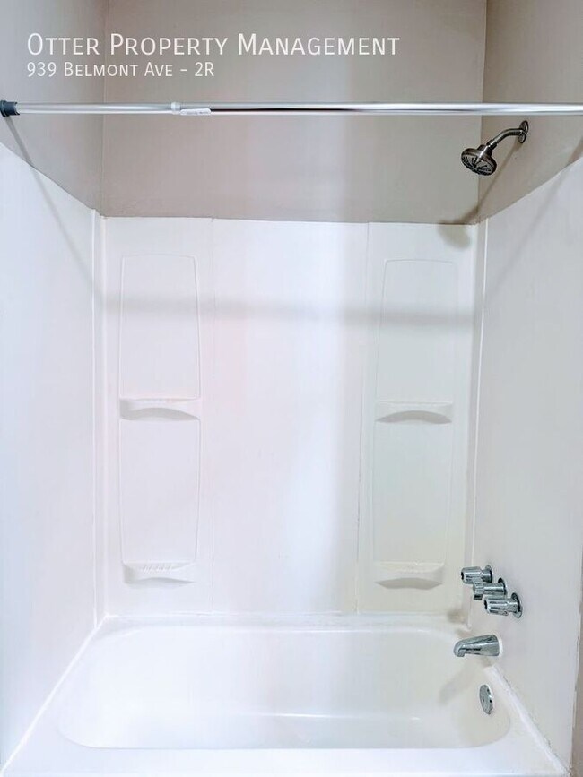 Building Photo - 939 Belmont Ave