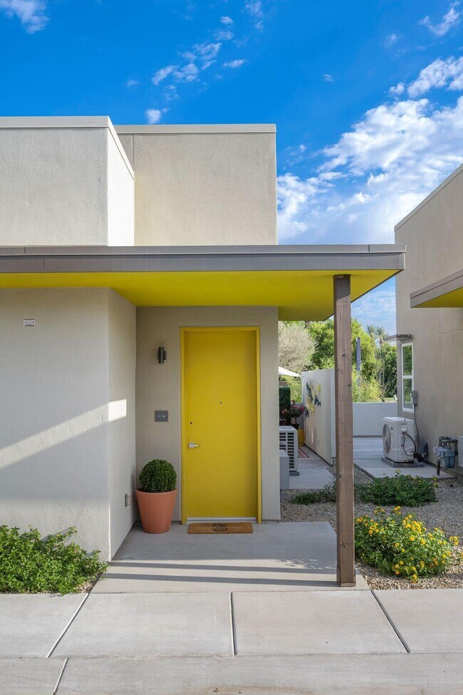 Building Photo - 74300 Country Club Dr