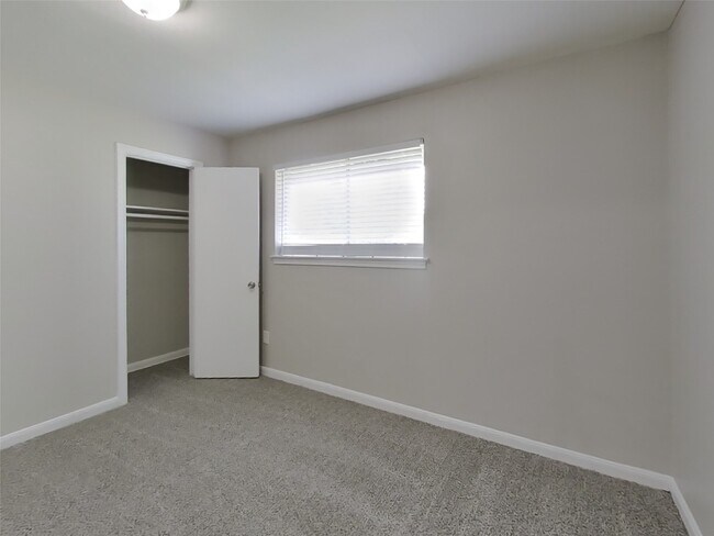Building Photo - 5503 Jumada Cir