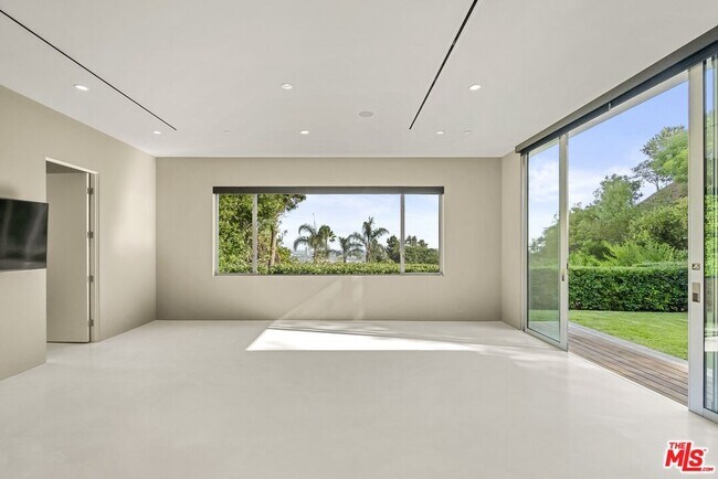 Building Photo - 1355 Devlin Dr