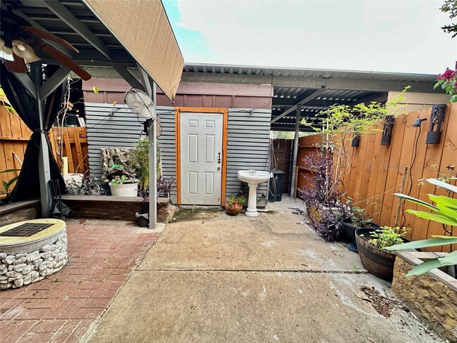 Building Photo - 7028 Jetty Ln