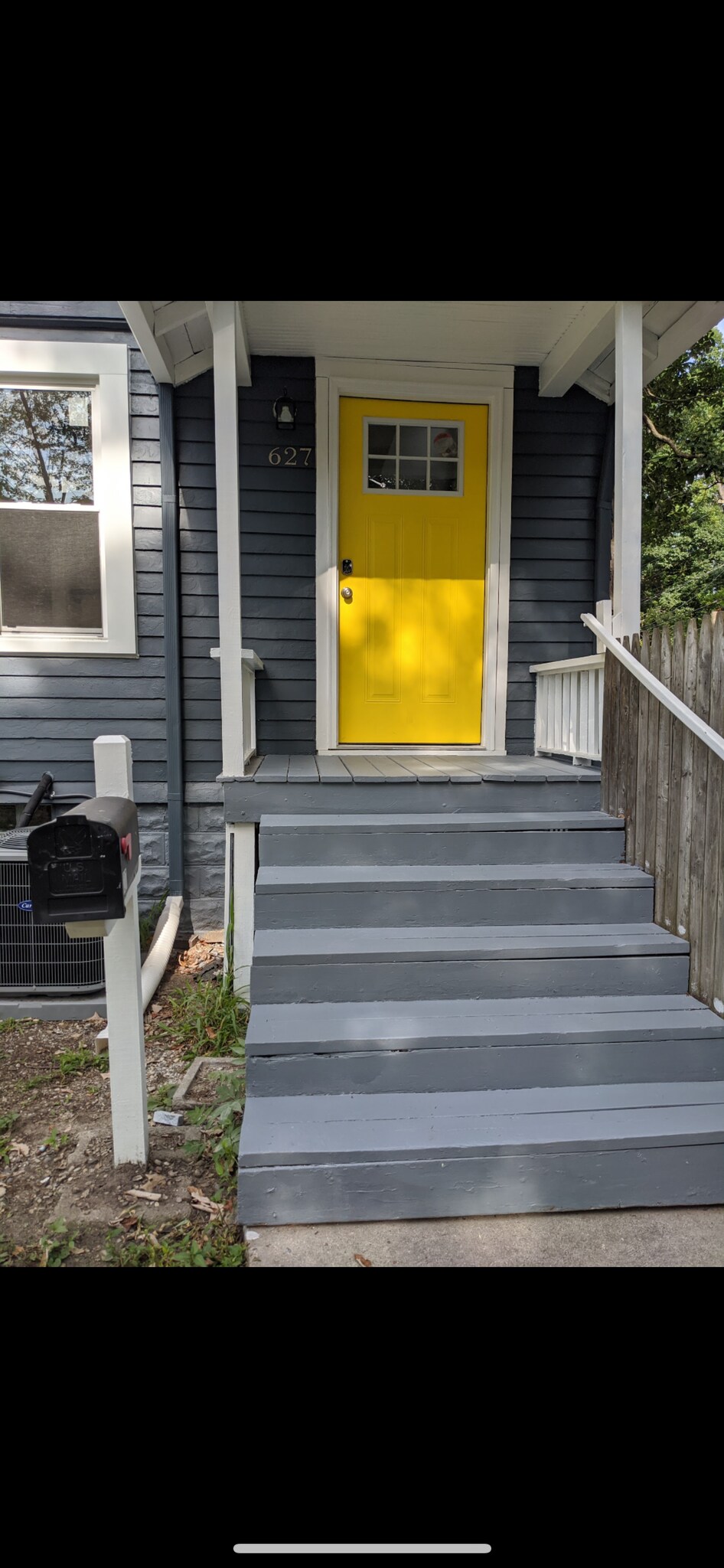 Building Photo - 627 Hawthorn Ave