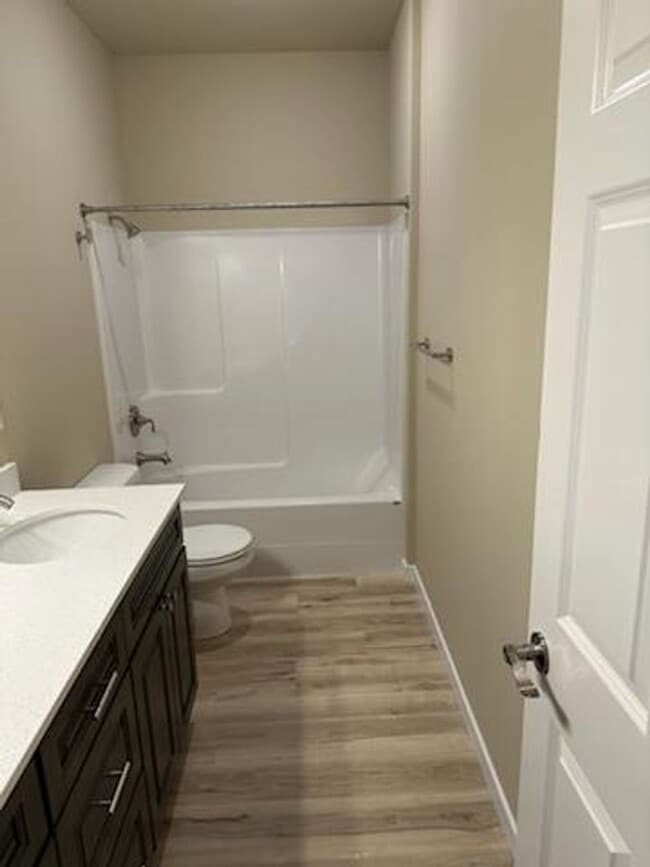 Building Photo - 3-bedroom 2-bath Duplex