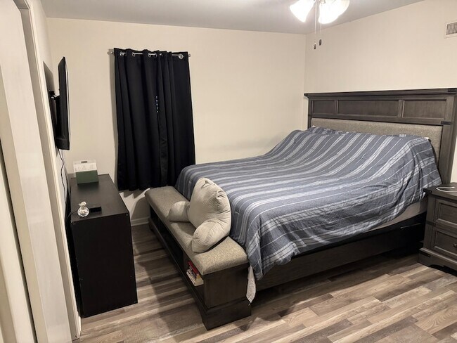 Building Photo - 2524 W 109th Pl