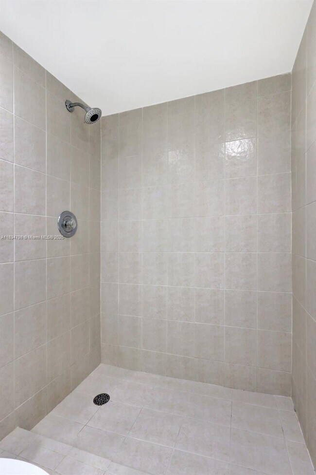 Building Photo - 10755 SW 108th Ave