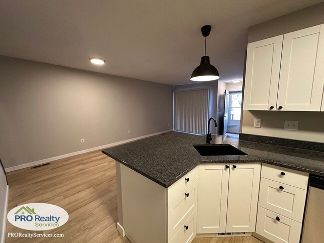 Building Photo - 2 Bedroom Townhome in Woodbury