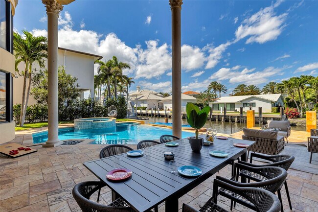 Building Photo - 1011 Rhodes Villa Ave