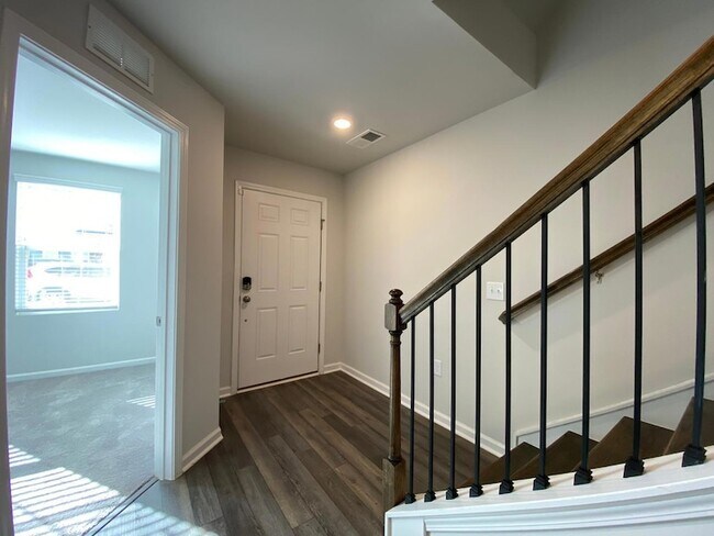 Building Photo - 702 Gimari Dr