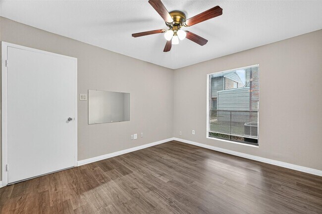 Building Photo - 2110 Wilcrest Dr