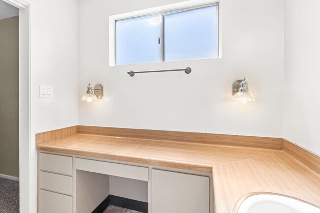 Building Photo - Charming Single-Level 3 Bedroom, 2 Bath Home