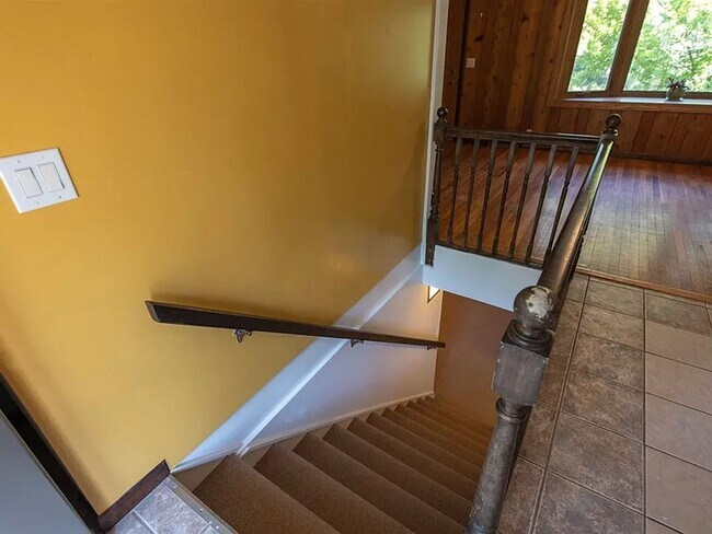 Building Photo - 2536 E 8th St