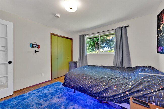Building Photo - 7/1 Kent East Hill 4 bedroom rambler with ...