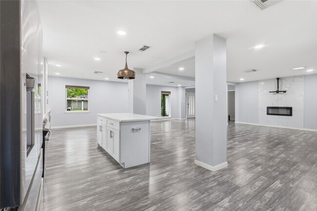 Building Photo - 5347 Rutherglenn Dr