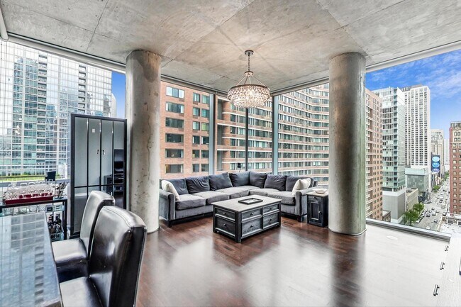 Building Photo - 600 N Fairbanks Ct