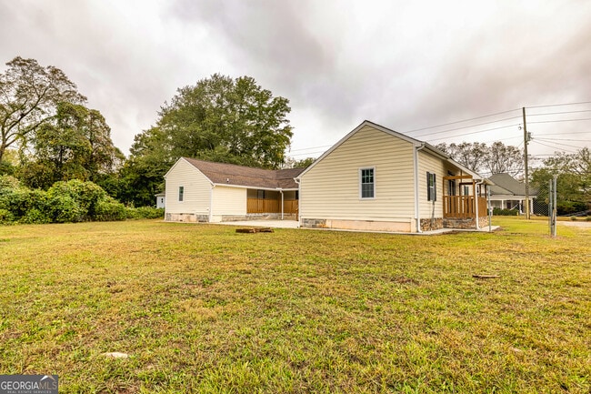 Building Photo - 6 W Oak St