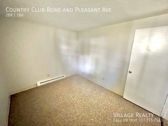 Building Photo - Roomy, remodeled 2-bed w/ on-site laundry ...