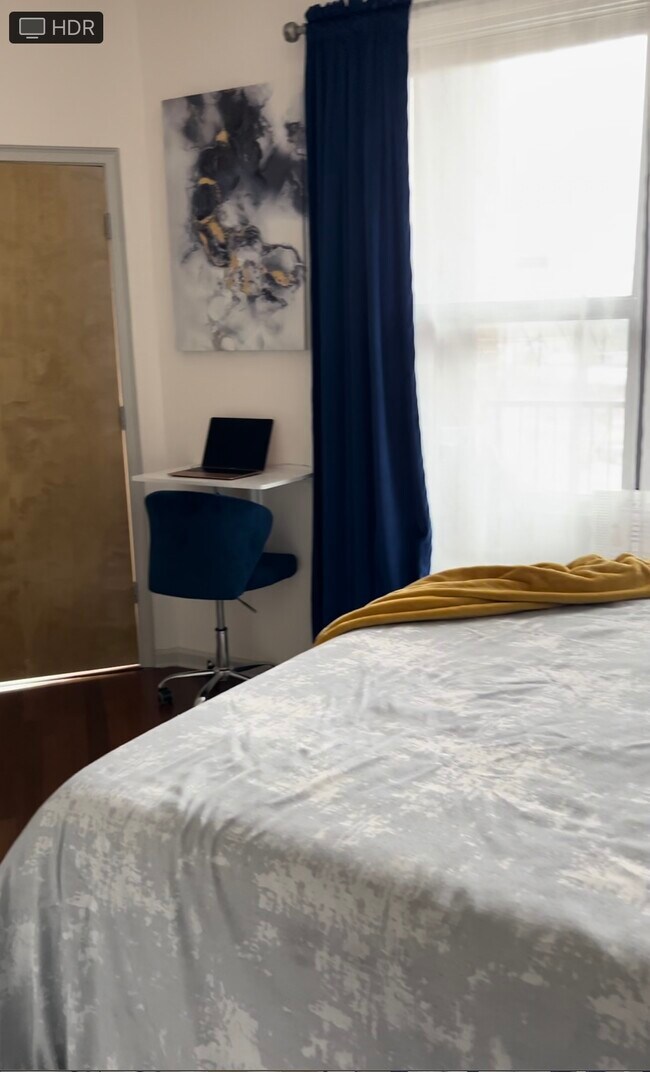 Building Photo - 898 Oak St SW