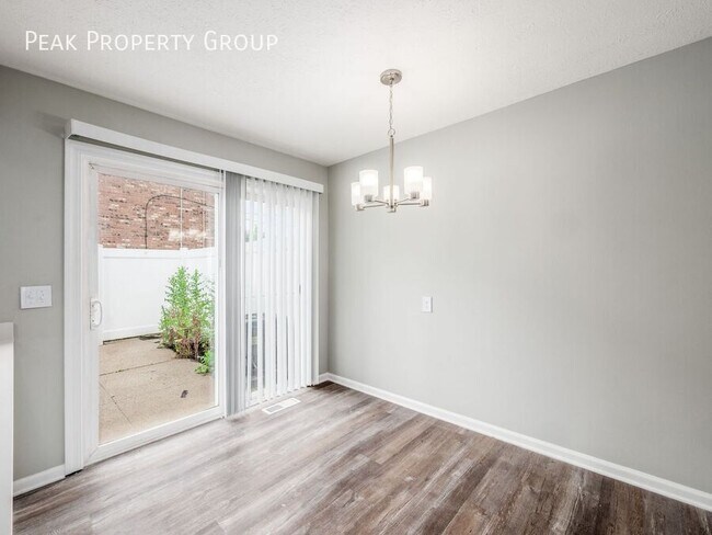 Building Photo - 4490 Westborough Dr W