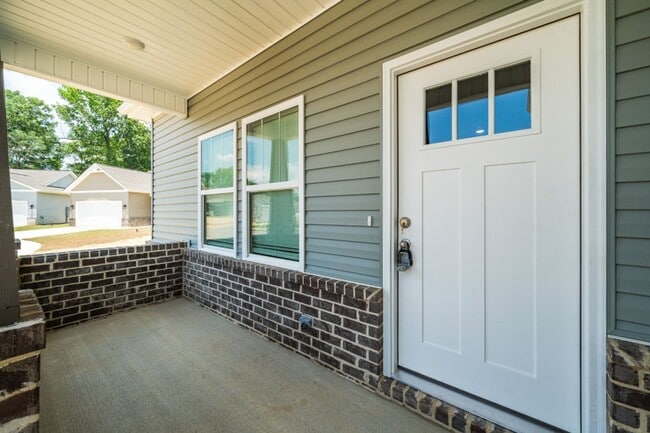 Building Photo - Welcome Home! Stylish 3BR/2BA with All the...