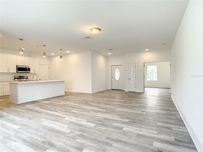Building Photo - 14210 Luxo Ave