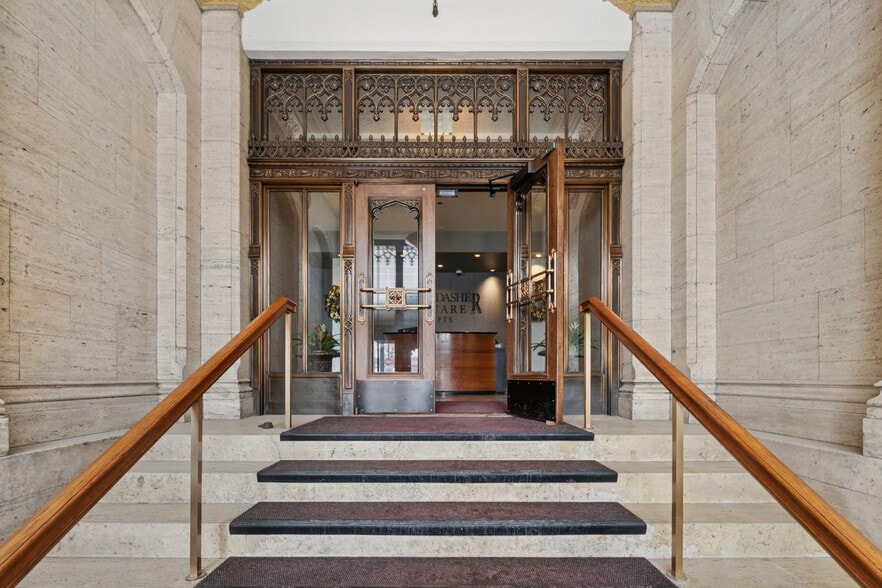 Building Photo - 728 W Jackson Blvd