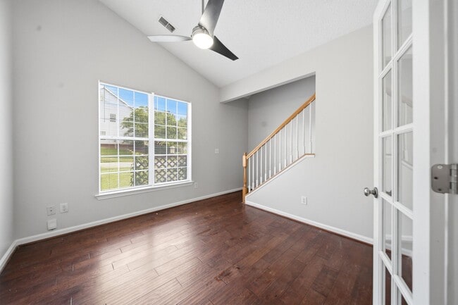 Building Photo - 300 Cabin Dr